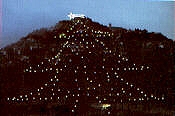 Gubbio, l'albero di Natale più grande del mondo.JPG (22182 byte)